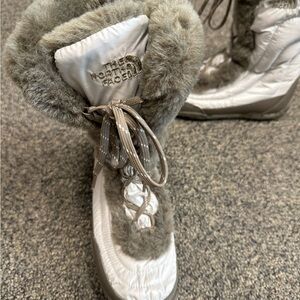 Women’s north face boots like new